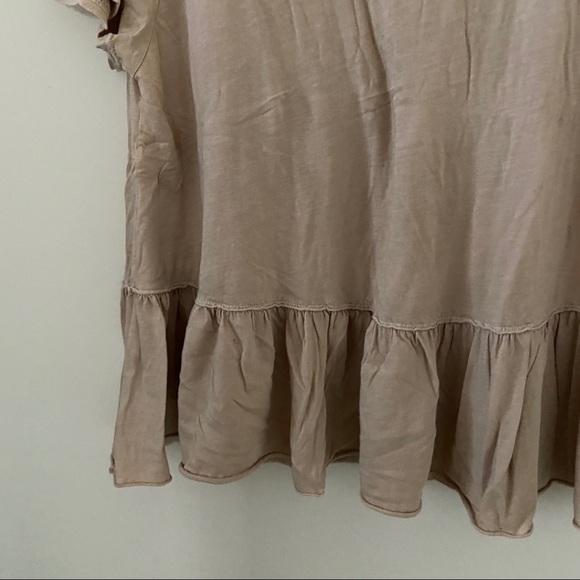 ❤️ B.P. Tan Ruffle T-Shirt with Distressed Collar - Picture 3 of 8